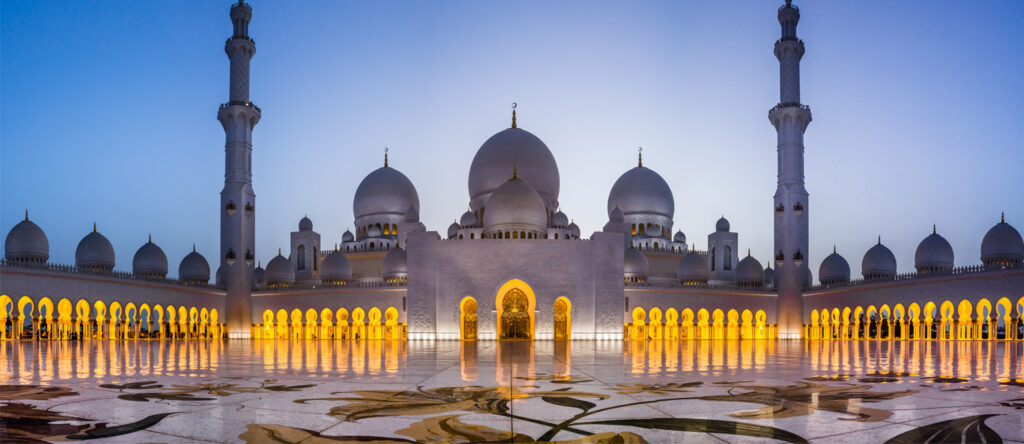 दुबई की प्रसिद्ध ग्रैंड मस्जिद 